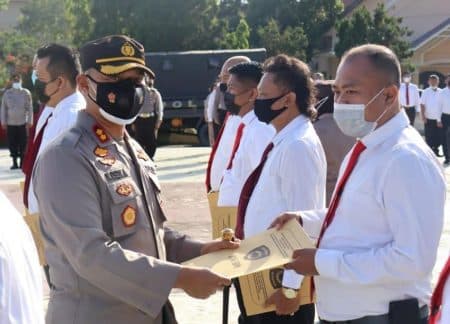 kapolres_simalungun_berikan_reward_pada_personil_berprestasi