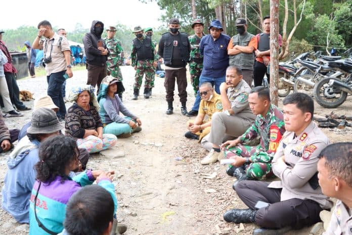 kapolres_simalungun_dan_dandim_0207_mediasi_sengketa_lahan_di_hti_tpl