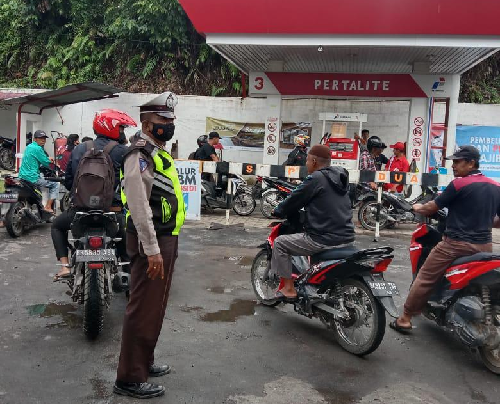 kapolres_simalungun_imbau_warga_tidak_panic_buying_akibat_bbm_naik_harga