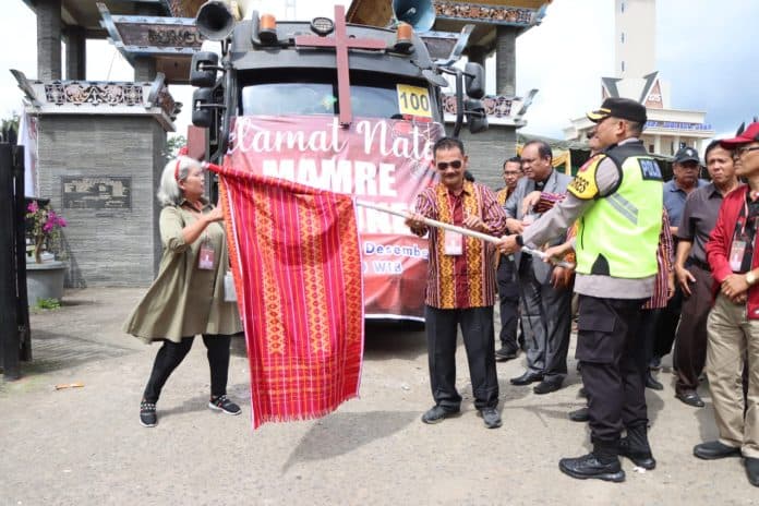 kapolres_tanah_karo_lepas_karnaval_natal_mamre_gbkp_indonesia