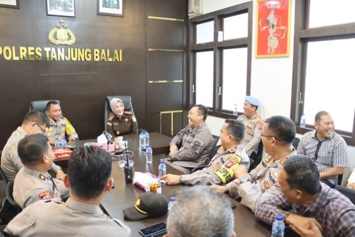 kapolres_tanjung_balai_dan_kajari_bersinergi_beri_rasa_keadilan_pada_warga