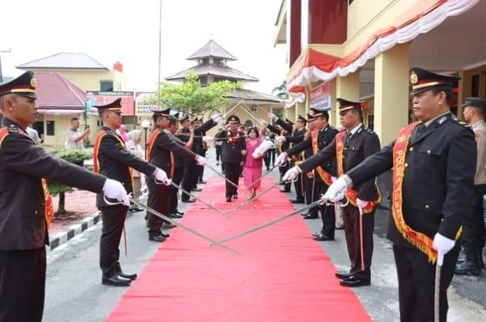kapolres_tanjungbalai_minta_personel_purna_bakti_jadi_teladan_di_masyarakat