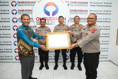 kapolres_tanjungbalai_terima_piagam_penghargaan_ombudsman_sumut