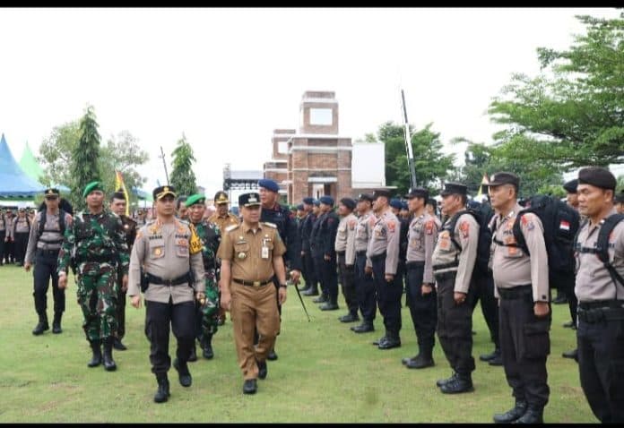 kapolres_tapsel_dan_pj_bupati_paluta_pimpin_apel_pergeseran_pam_pengamanan_pemilu