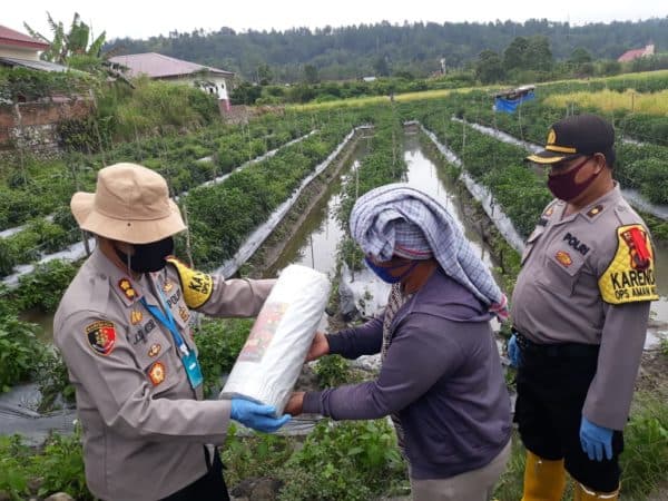 kapolres_taput_lakukan_kegiatan_kampung_tangguh_di_sipoholon