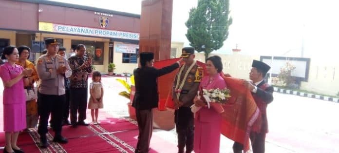 kapolres_taput_resmi_dijabat_akbp_ernis_sitinjak