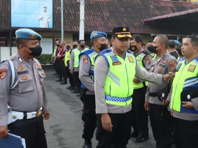 kapolres_tebing_tinggi_cepat_bantu_warga_terkena_bencana