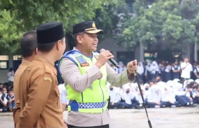 kapolres_tebing_tinggi_sosialisasi_program_quick_wins_presisi_ke_pelajar_smpn_1