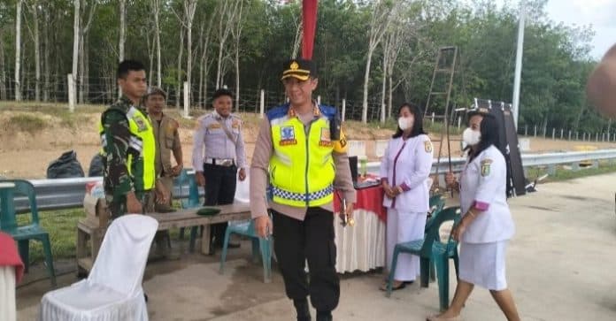 kapolres_tebing_tinggi_tinjau_aktifitas_pos_pelayanan_exit_pintu_tol_dolok_merawan