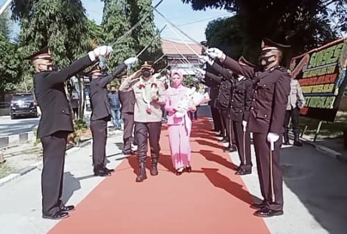 kapolres_toba_dimutasi_digantikan_akbp_taufik_hidayat