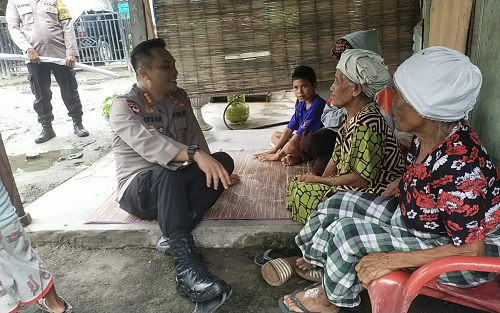 kapolresta_deli_serdang_bagikan_bansos_di_lubuk_pakam