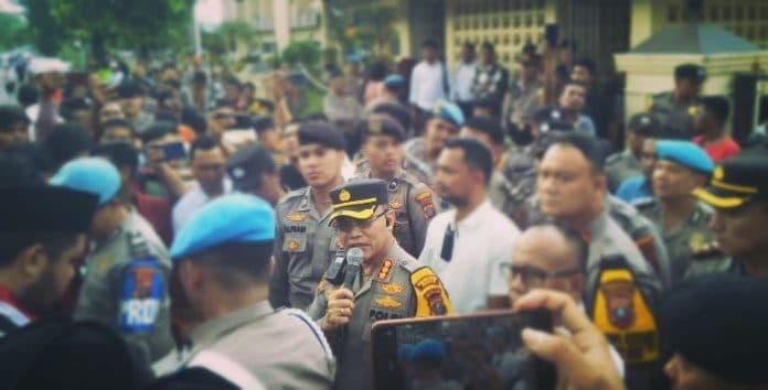 kapolrestabes_medan_temui_massa_sampaikan_komitmen_amankan_kota_medan_dari_kriminalitas