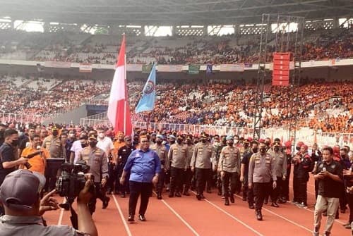 kapolri_ajak_buruh_may_day_fiesta_nyanyikan_lagu_bagimu_negeri