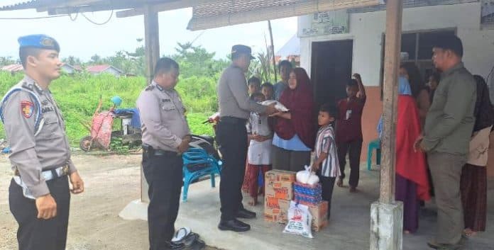 kapolsek_labuhan_ruku_salurkan_bantuan_sembako_ke_panti_asuhan_daarul_ikhlas