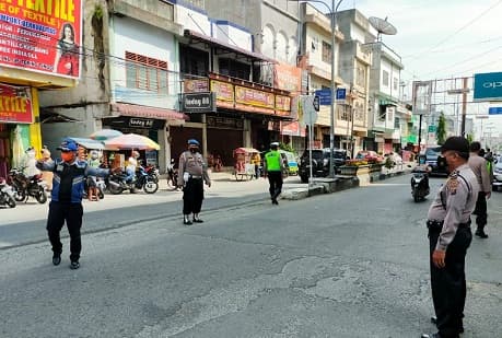 kapolsek_padang_hulu_pimpin_ops_yustisi_5_warga_terjaring