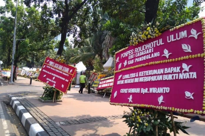 karangan_bunga_untuk_wiranto_agar_cepat_sembuh
