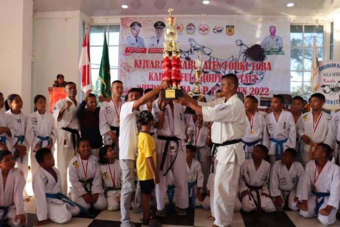 karateka_balige_juara_umum_kejurkab_forki_bupati_toba_cup_i