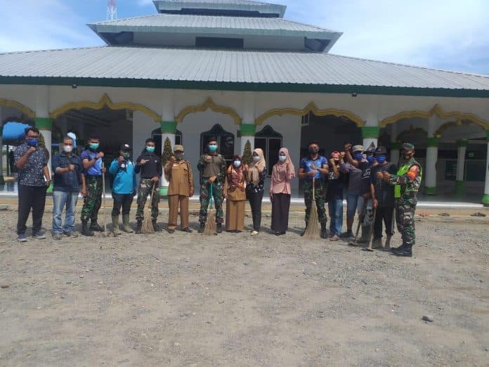karya_bhakti_lattisardanus_xli_di_langkat_bersihkan_halaman_masjid_al_ilham