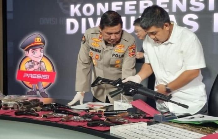 karyawan_pt_kai_tersangka_teroris_beli_senjata_dari_kabupaten_bekasi