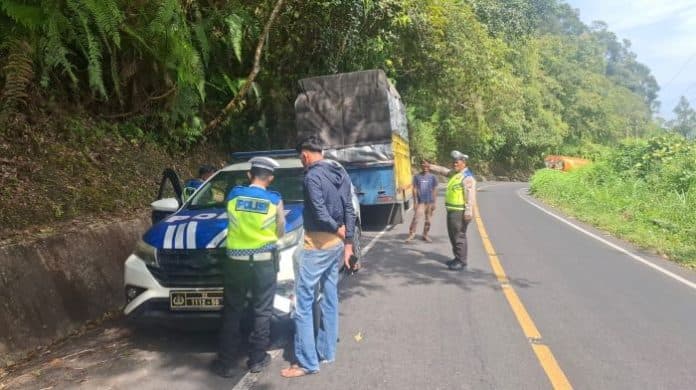 kasat_lantas_polres_pakpak_bharat_bantah_anggotanya_pungli_sopir_truk