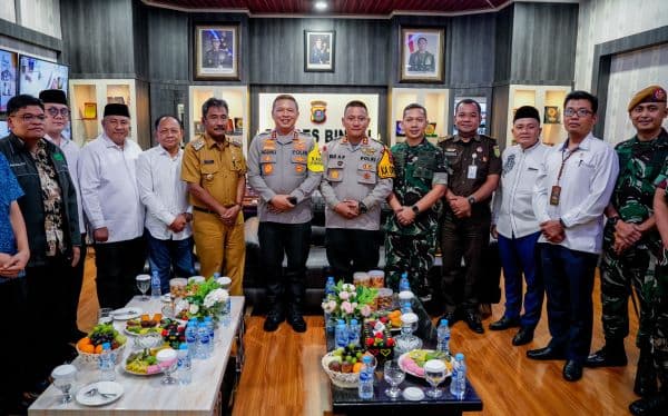 kasat_sabhara_polres_binjai_diberangkatkan_umroh