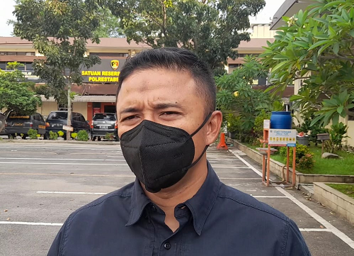 kasus_arisan_online_yang_jerat_selebgram_dy_ditarik_ke_polrestabes_medan