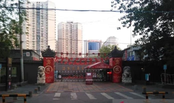 kasus_covid_kembali_membludak_beijing_larang_warga_makan_di_restoran_dan_kafe