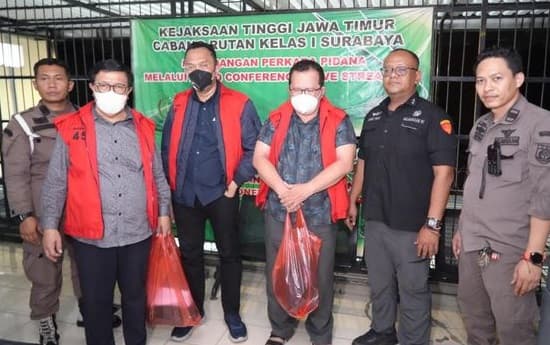 kasus_dugaan_suap_3_hakim_vonis_bebas_seret_mantan_pejabat_ma