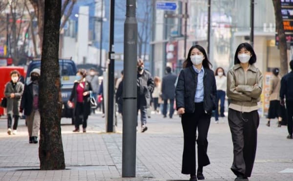 kasus_harian_covid_19_korea_selatan_di_atas_70_ribu