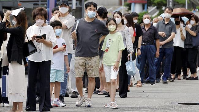 kasus_harian_tembus_7_ribu_korsel_kewalahan_tangani_covid