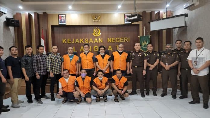 kasus_kerangkeng_bupati_langkat_non_aktif_delapan_tersangka_diserahkan_ke_kejaksaan