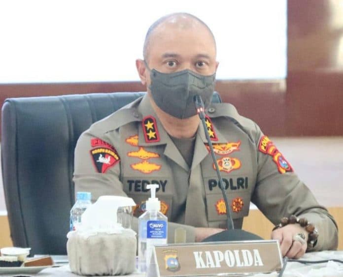 kasus_narkoba_irjen_teddy_minahasa_resmi_ditahan_di_polda_metro