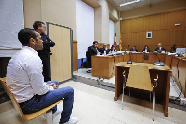 kasus_pemerkosaan_mulai_disidangkan_dani_alves_terancam_12_tahun_penjara