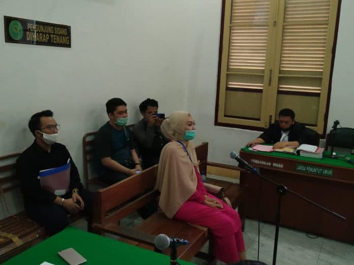 kasus_pencemaran_nama_istri_kombes_terdakwa_akui_medsos_cara_terakhir_tagih_utang