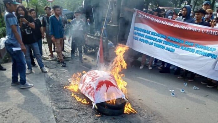 kasus_rapidin_simbolon_mahasiswa_duga_kejatisu_tebang_pilih_dalam_penegakan_hukum