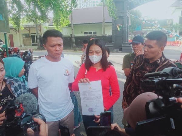 kasus_rico_pasaribu_tak_kunjung_jelas_kkj_sumut_dan_lbh_medan_gelar_unjuk_rasa