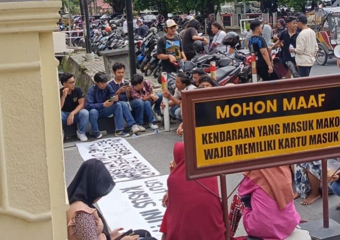 kasus_rudapaksa_gadis_keterbelakangan_mental_tuai_aksi_di_mapolrestabes_medan