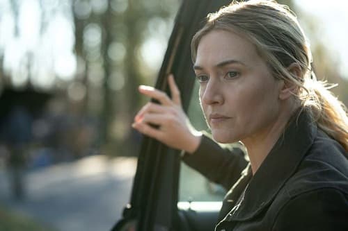 kate_winslet_raih_piala_critics_choice_awards_2022