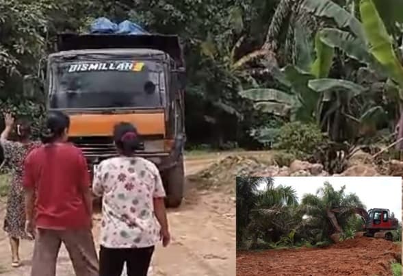 kaum_ibu_cegat_truk_pengangkut_galian_c_di_mangkai_lama_batu_bara