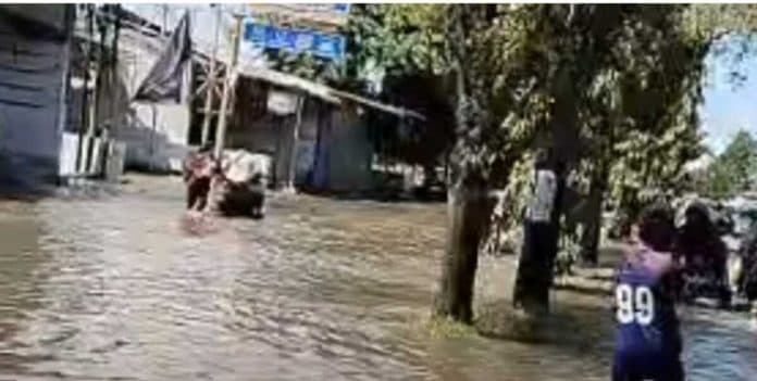kawasan_medan_utara_dikepung_banjir_dan_lumpuhkan_aktivitas_warga