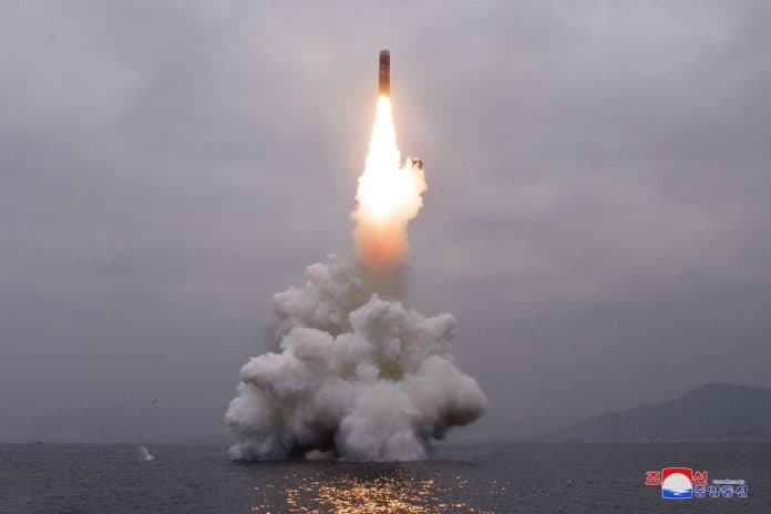 kcna_sebut_kim_jong_un_inspeksi_uji_tembak_sistem_roket