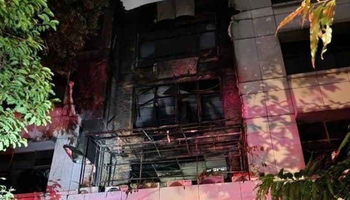 kebakaran_di_gedung_ylbhi_telan_korban_jiwa_petugas_damkar_meninggal_dunia