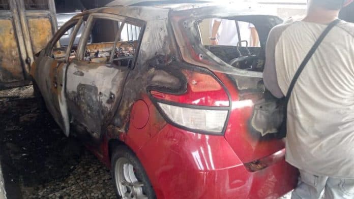 kebakaran_di_jalan_bersama_hanguskan_mobil_yaris