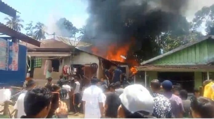 kebakaran_di_marancar_tapsel_5_keluarga_kehilangan_rumah