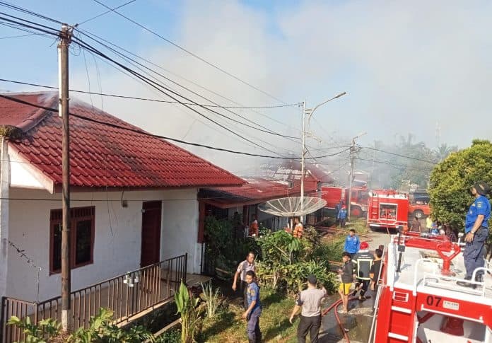 kebakaran_di_siantar_dua_bocah_nyaris_dilalap_api