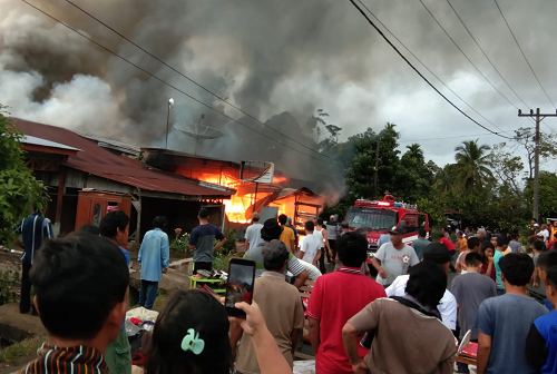 kebakaran_hanguskan_3_unit_rumah_di_desa_palding_tigalingga_dairi