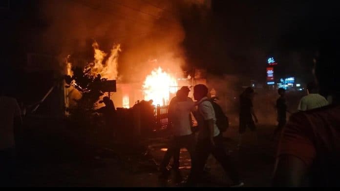 kebakaran_kios_dan_rumah_polres_padangsidimpuan_lakukan_penyelidikan