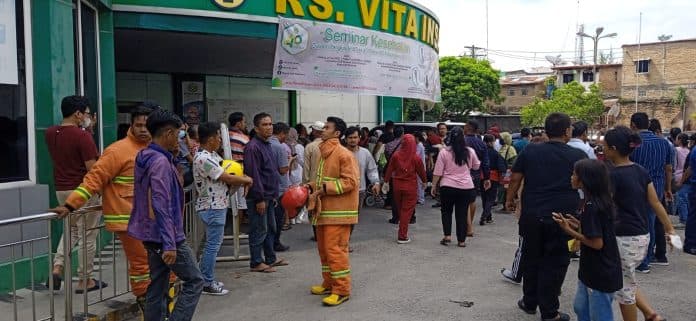 kebakaran_rs_vita_insani_buat_pasien_panik_lansia_di_igd_meninggal