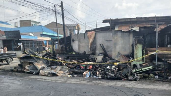 kebakaran_rumah_di_tanah_karo_wartawan_dan_keluarganya_tewas