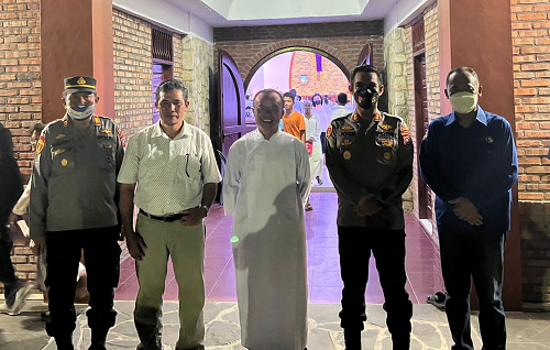 kebaktian_jumat_agung_di_batu_bara_dikawal_polisi